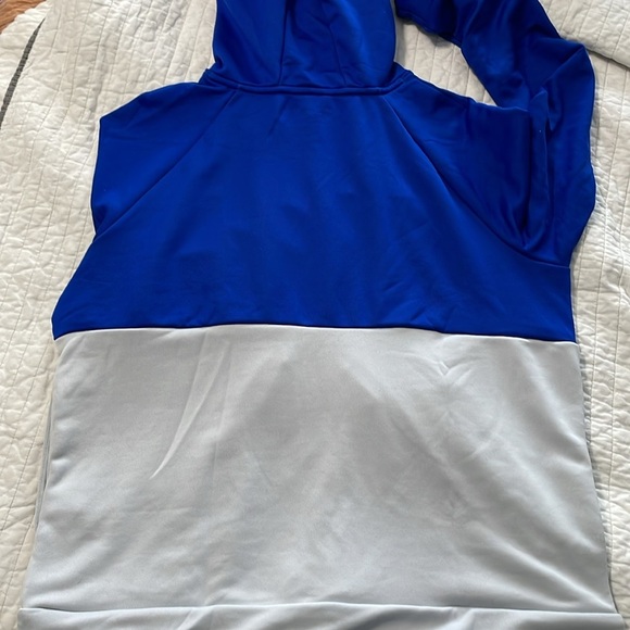 Women’s UnderArmour Qualifier blocked hoodie - Picture 5 of 6